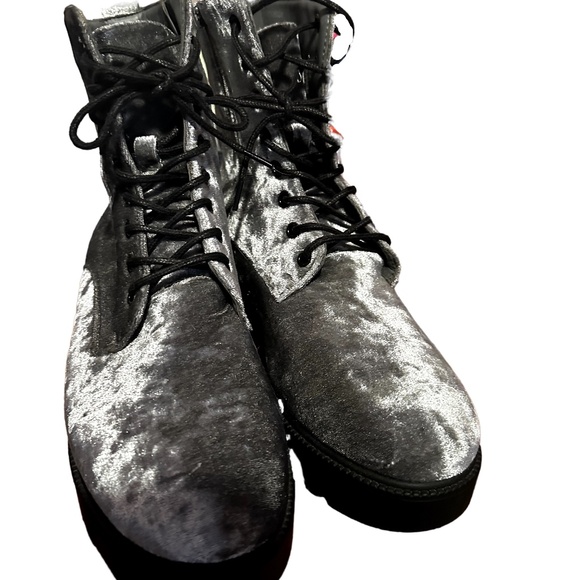 Never worn! Silver Velvet Biker Boots Platform zip up/tie front Size 9 Wide fit - Picture 3 of 7